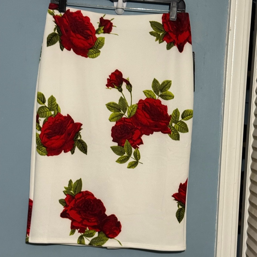NYC Red Floral A-Line Skirt - Picture 11 of 12